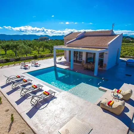 Villa Peonia By *